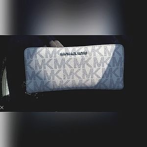 Michael kors wallet